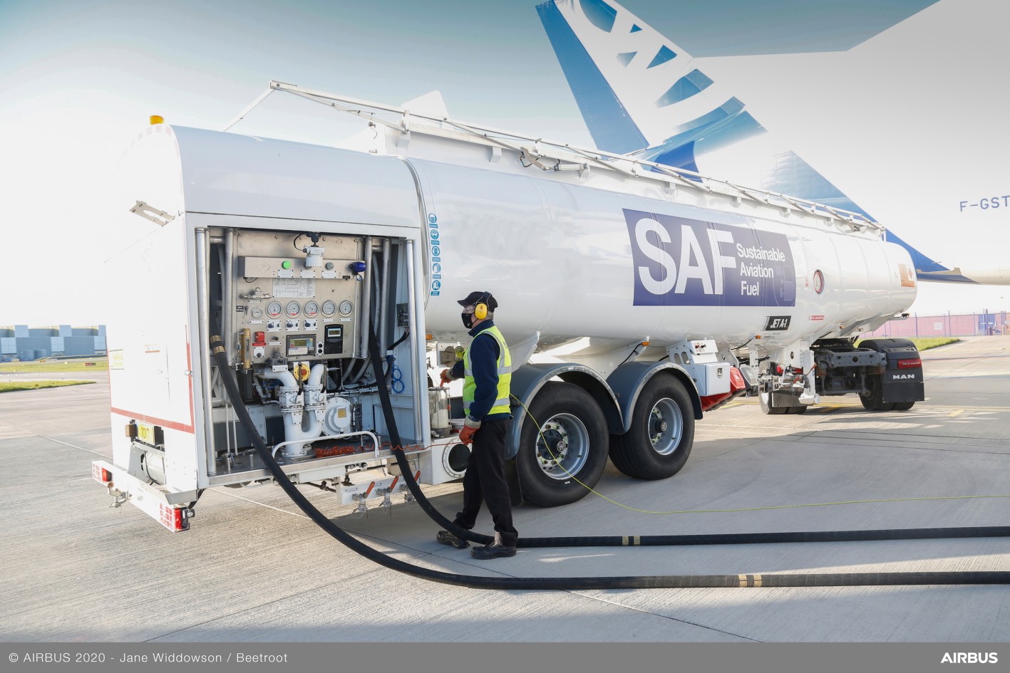 Airbus refueling.